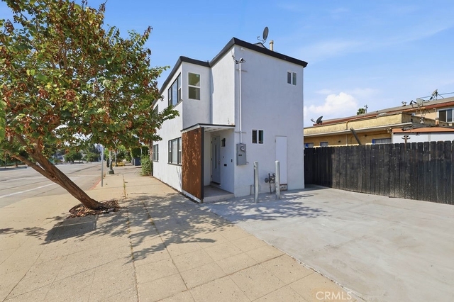 1205 Cole Avenue - Photo 1
