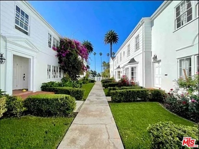 423 W Ocean Avenue - Photo 1