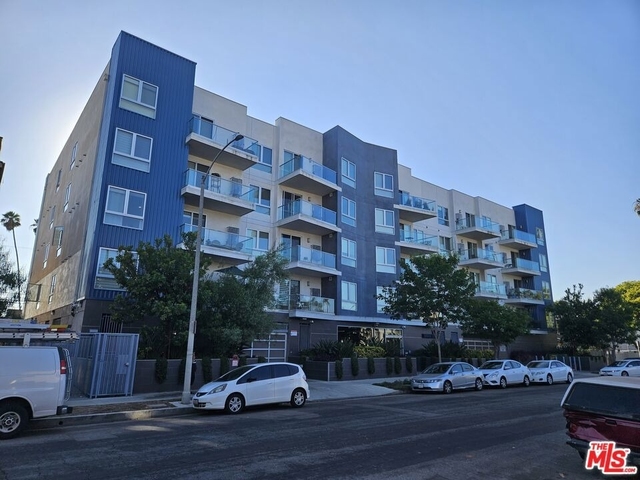 105 S Mariposa Avenue - Photo 1
