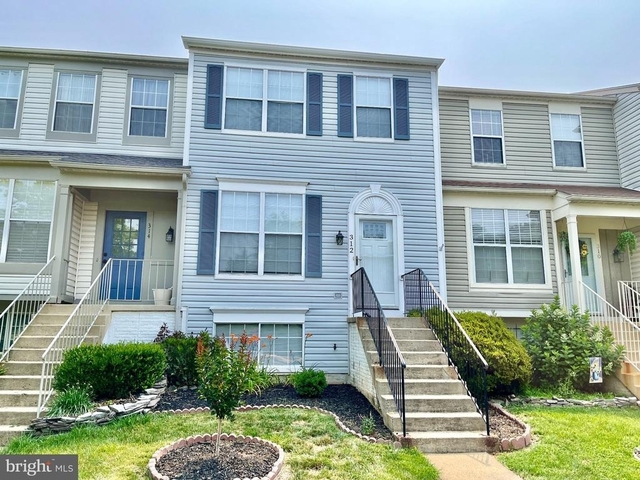 312 Stallion Square Ne - Photo 1