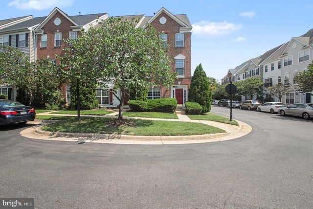 100 Meadows Lane - Photo 1