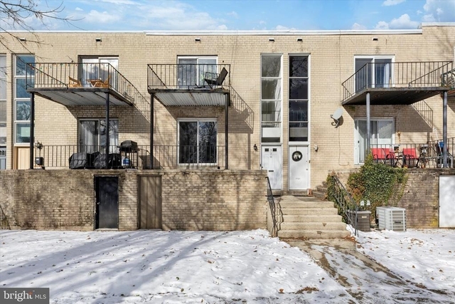 320 Hermit Street - Photo 1