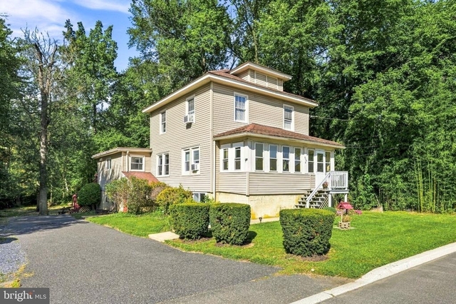 208 Hartford Road - Photo 1