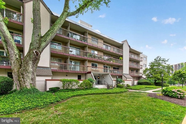 7400 Lakeview Drive - Photo 1