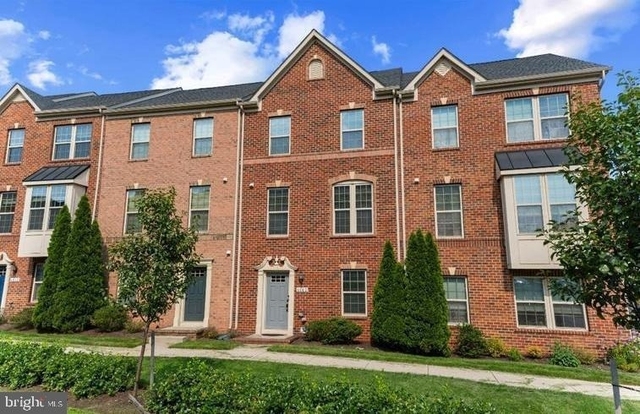 4662 Hudson Street - Photo 1