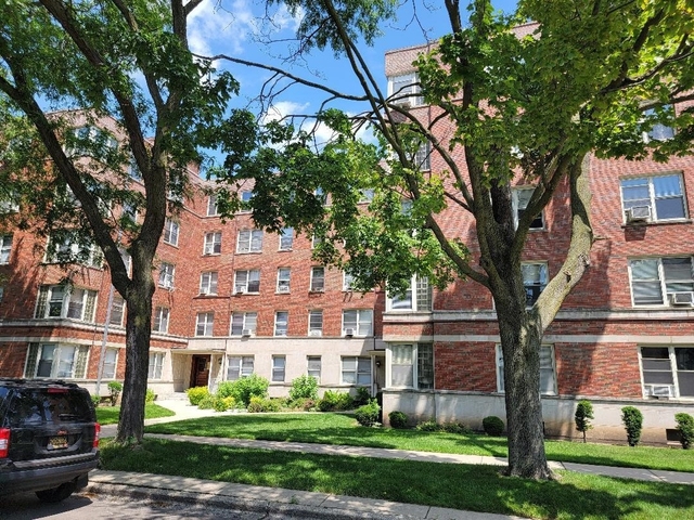 2600 W Berwyn Avenue - Photo 1