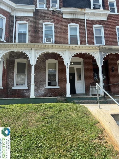 929 W Gordon Street - Photo 1