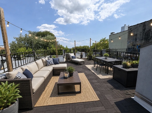 Bedford Avenue - Photo 1