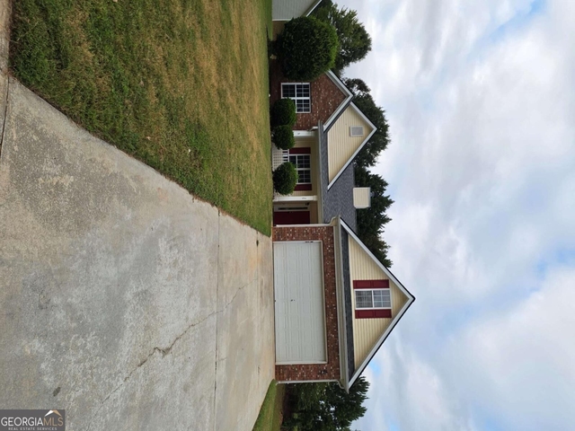 35 Montgomery Court - Photo 1