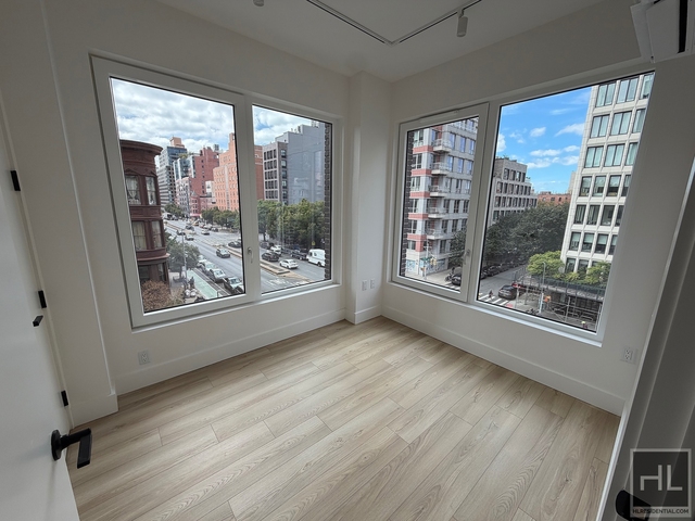 4 Avenue - Photo 1