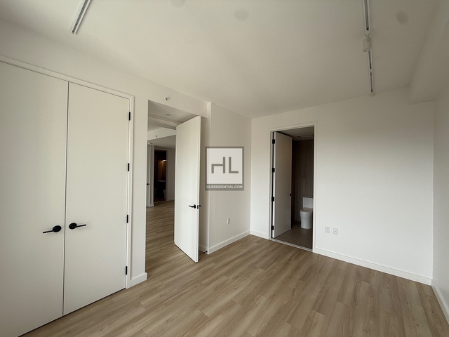 4 Avenue - Photo 1