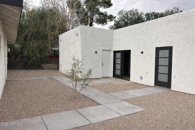 1324 E Hall Street - Photo 1