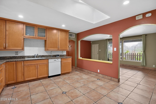 315 W Glenrosa Avenue - Photo 1