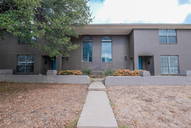 5439 Pershing Avenue - Photo 1