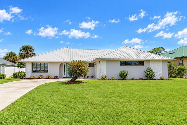1309 Se Coral Reef Street - Photo 1