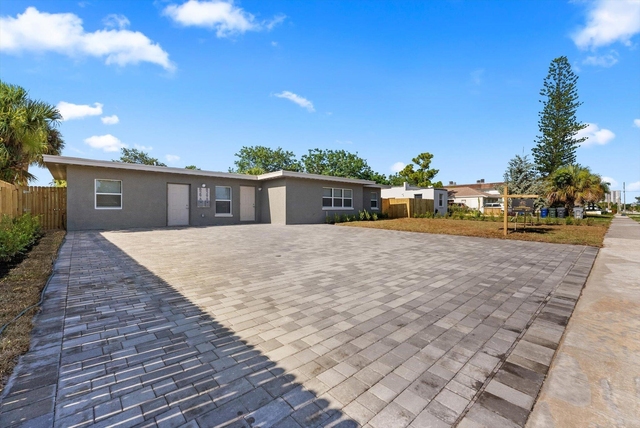 829 Bayberry Drive - Photo 1