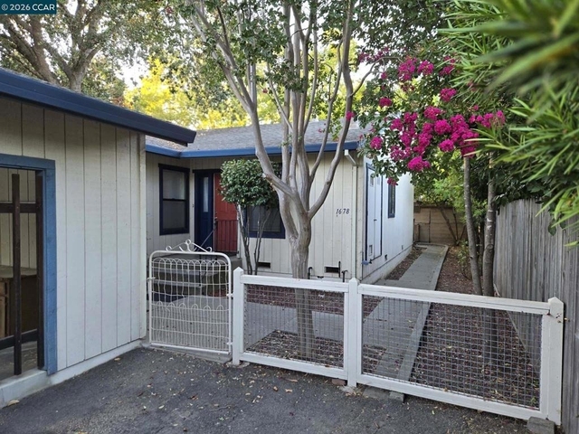 1678 E Street - Photo 1