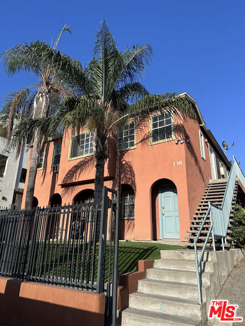 138 N Mariposa Avenue - Photo 1