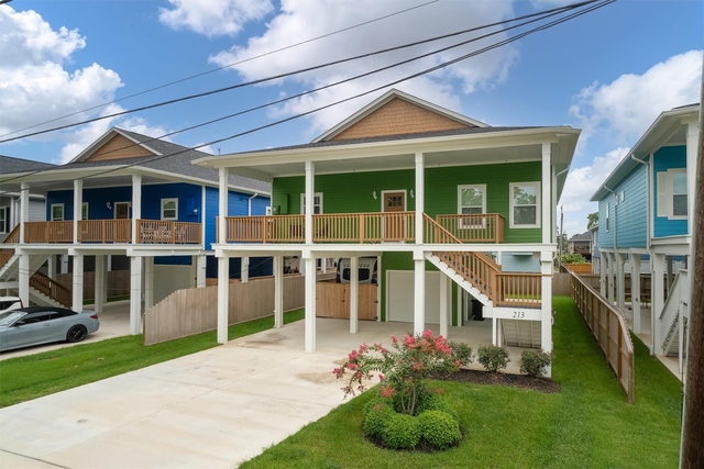 213 West - Photo 1