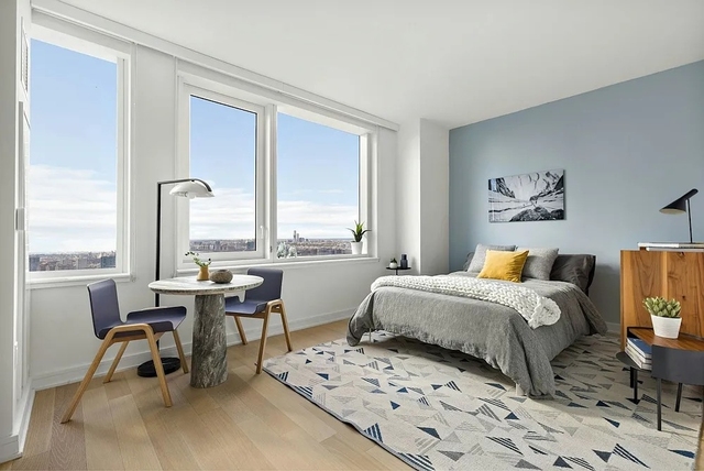 555 West 38th Street - Photo 1