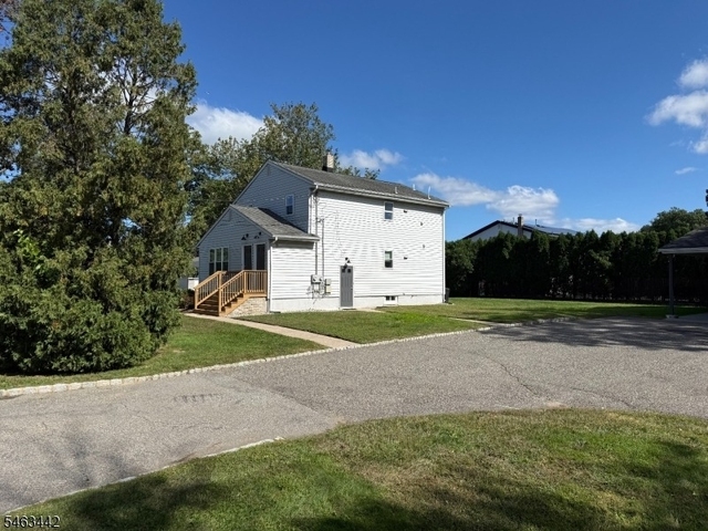 391 Hollywood Ave - Photo 1