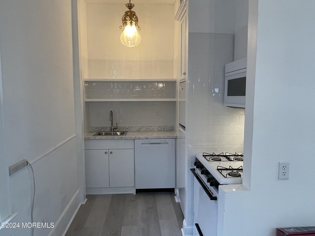 212 11th Avenue - Photo 1