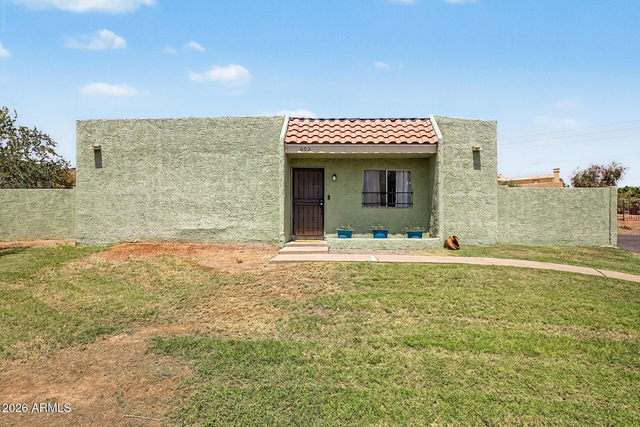 803 E Cochise Drive - Photo 1