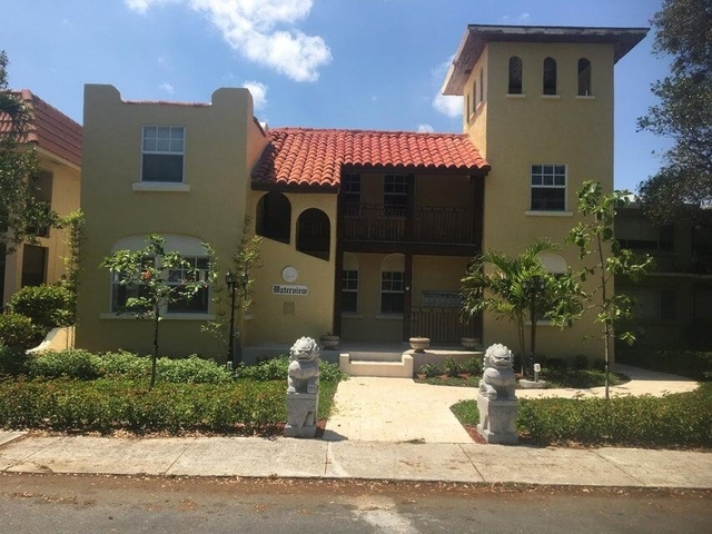 407 S Lakeside Drive - Photo 1
