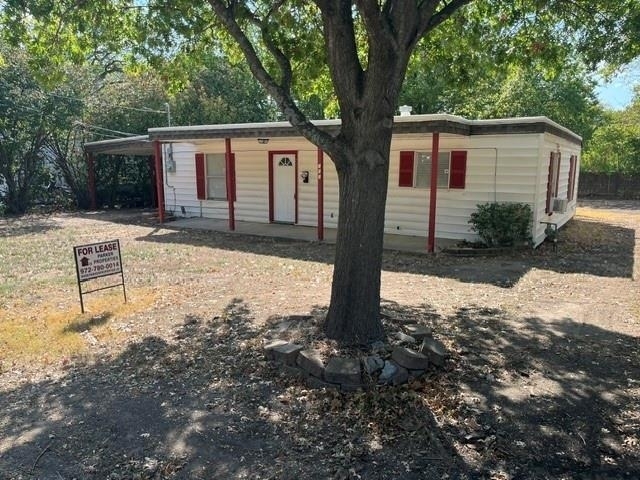 711 Hall Street - Photo 1
