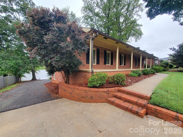 614 Carolina Avenue S - Photo 1