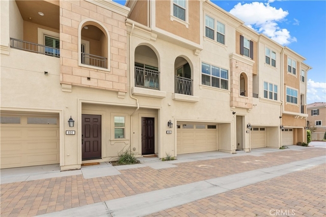 604 White Oaks - Photo 1