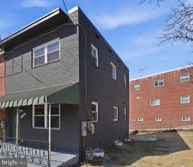 5916 8th Street Ne - Photo 1