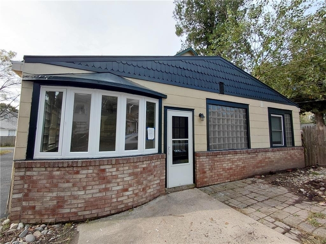 724 W Broad Street - Photo 1