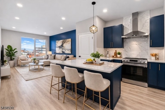 208 W 7th St - Photo 1
