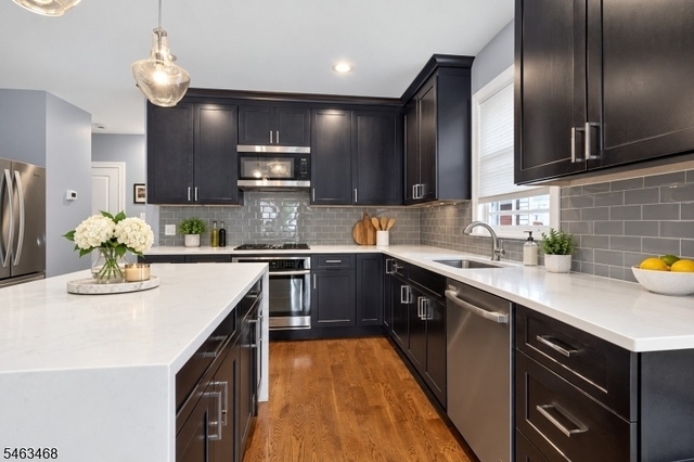 87 Benjamin St - Photo 1