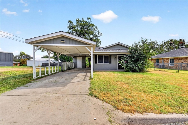 208 D Street - Photo 1