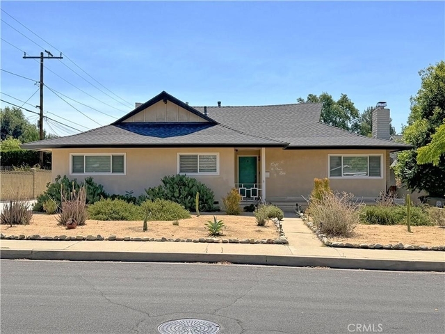 840 Northwestern - Photo 1