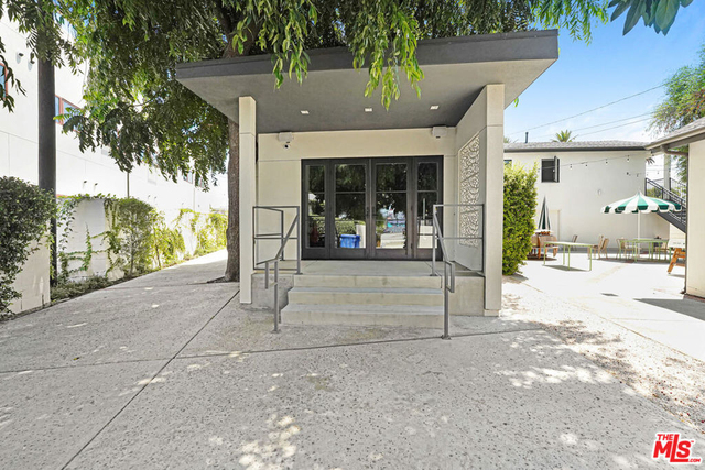 2614 Alsace Avenue - Photo 1