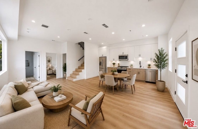 11223 Tiara Street - Photo 1