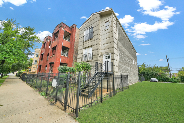 1453 W Garfield Boulevard - Photo 1