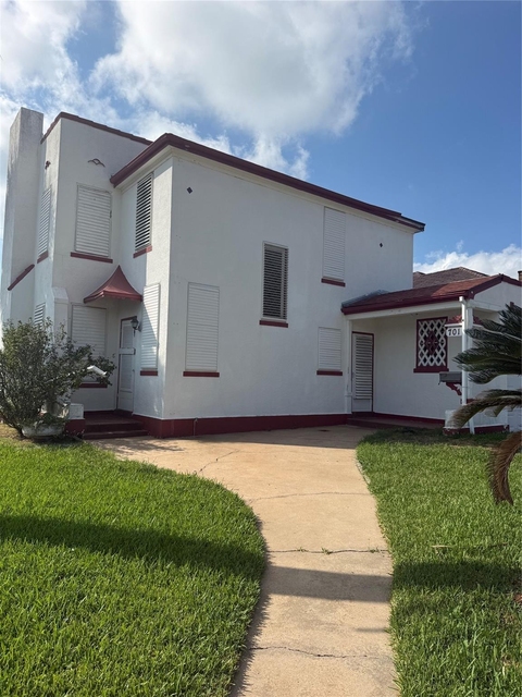 701 Sealy - Photo 1