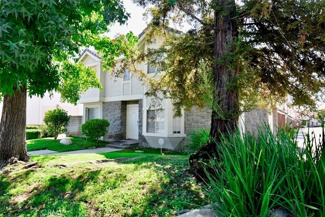 748 W Naomi Avenue - Photo 1
