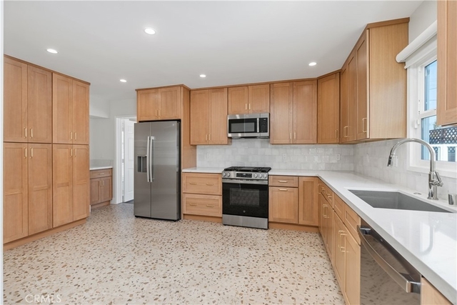 337 E Everett Pl - Photo 1