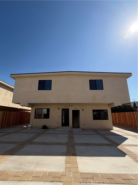 908 Lakme Avenue - Photo 1