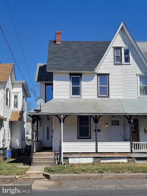 605 E Broad Street - Photo 1