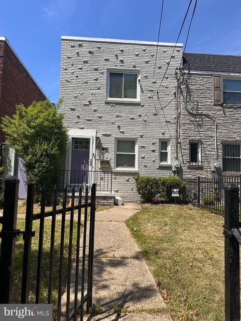 128 35th Street Ne - Photo 1