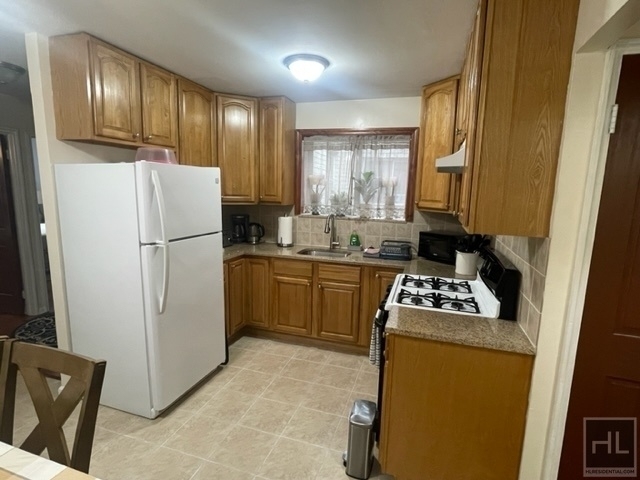 East 88 Street - Photo 1