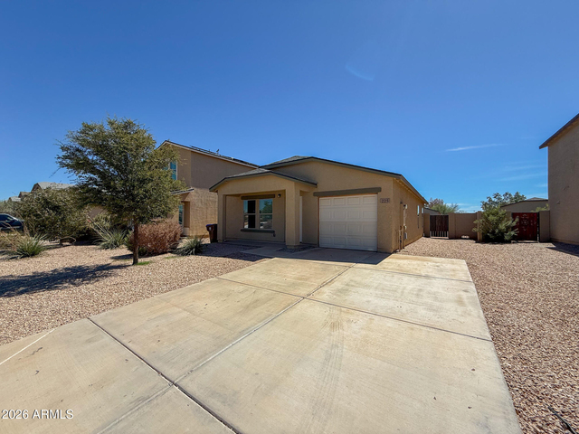 225 W Dewey Avenue - Photo 1