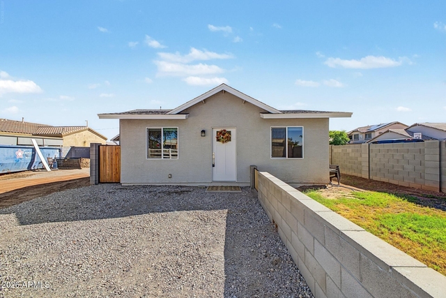 128 W Brooks Street - Photo 1