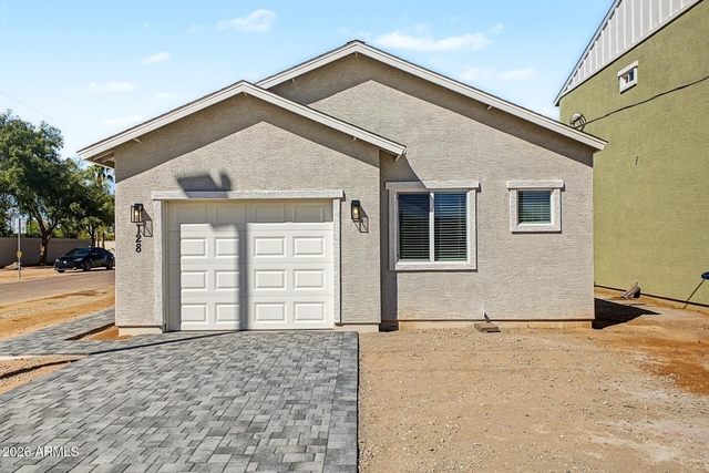 128 W Brooks Street - Photo 1
